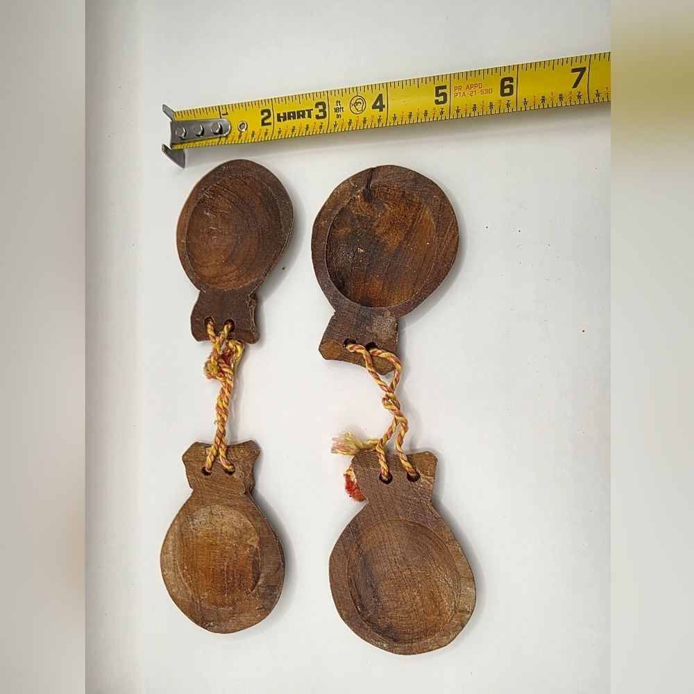 Wooden Castanets with Rope - Picture 14 of 15